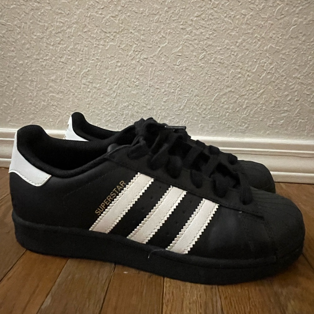 Adidas kids black superstars size 4.5